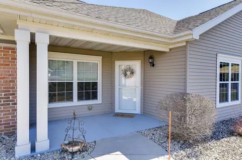 30 Northlight Way, Fitchburg, WI 53711