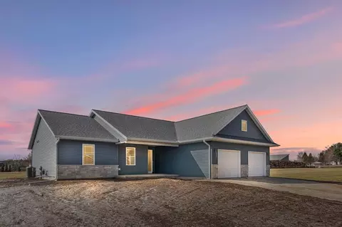 433 Village Ln, Ripon, WI 54971
