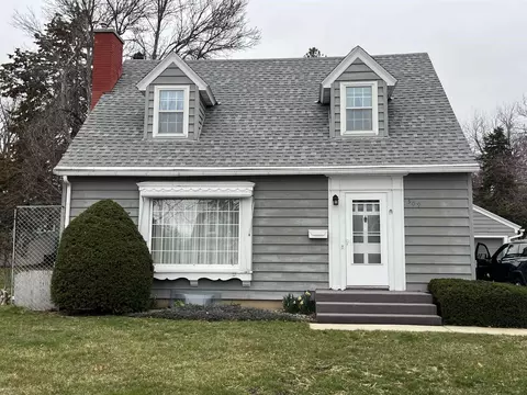 509 12th St, Baraboo, WI 53913