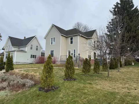 410 E Division St, Dodgeville, WI 53533