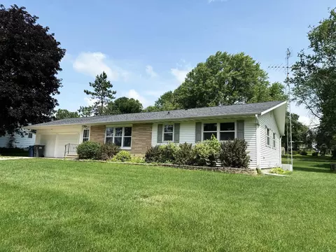 113 2nd St, Friesland, WI 53935
