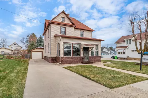 408 4th St, Beaver Dam, WI 53916