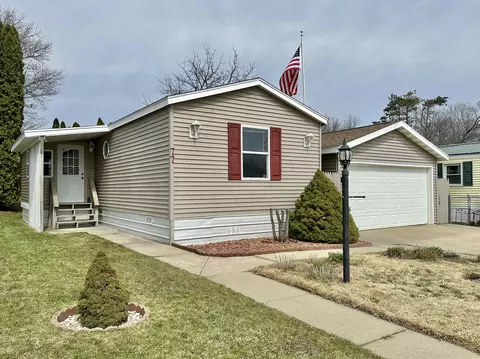 77 Falling Creek Cir, Janesville, WI 53548