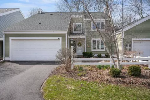 42 Oak Creek Trl, Madison, WI 53717