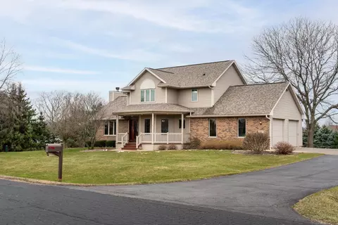 2832 Brooks Ridge Dr, Bristol, WI 53590