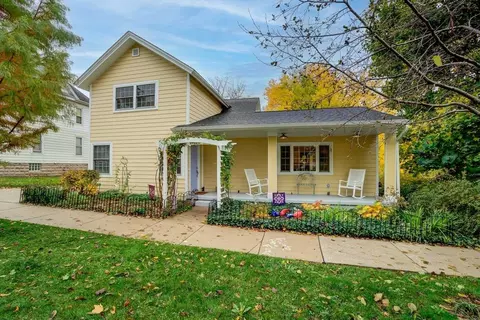 100 S Division St, Stoughton, WI 53589