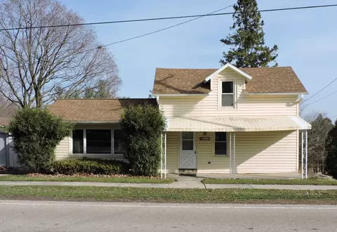 335 S River St, Lowell, WI 53557