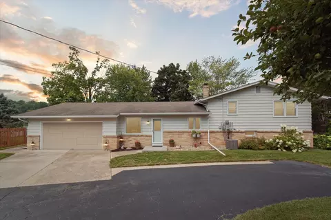 1233 N Parker Dr, Janesville, WI 53545