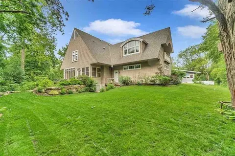 31 S Garfield Ave, Janesville, WI 53546