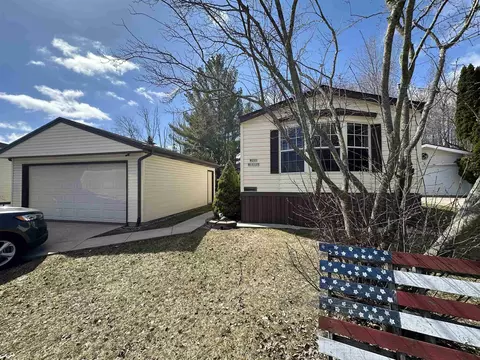 w211n11625 Hilltop Cir, Germantown, WI 53022
