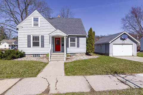 424 7th Ave, Baraboo, WI 53913