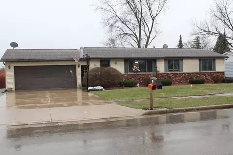 541 Edgewood Dr, Waupun, WI 53963