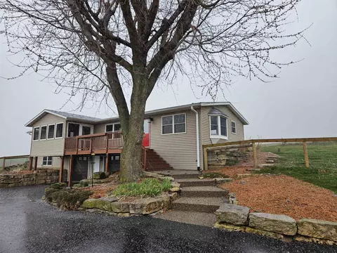 6894 N High Ridge Rd, Galena, IL 61036