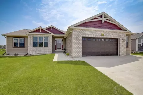 1420 Mud Lake Rd, Lake Mills, WI 53551