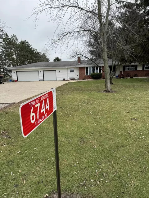 6744 E Avalon Rd, Janesville, WI 53546
