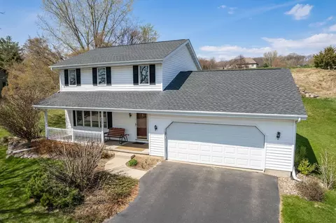 883 Iroquois Cir, Baraboo, WI 53913