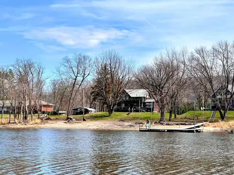 729 N Main St, Prairie Du Chien, WI 53821