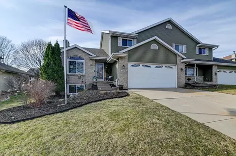 5879 Woodland Dr, Waunakee, WI 53597