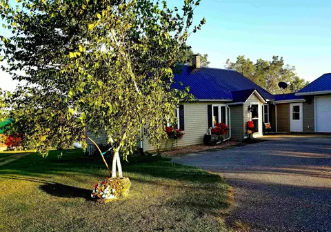 21714 Sand Hill Rd, Platteville, WI 53818