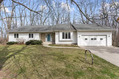 5631 Hodgson Rd, Mazomanie, WI 53560