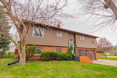712 Yorktown Rd, Deforest, WI 53532