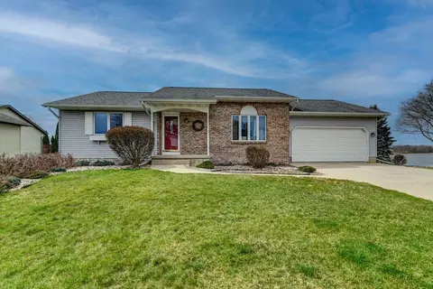 606 Riverview Dr, Marshall, WI 53559