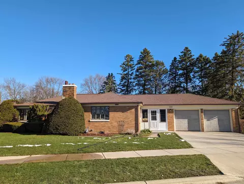 104 Roland St, Sun Prairie, WI 53590