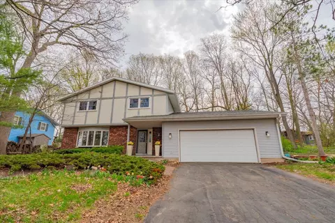 5115 N Autumn Ln, Mcfarland, WI 53558