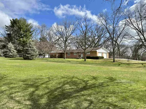 2226 S Pow Wow Trl, Beloit, WI 53511