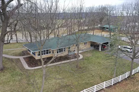 38371 Highway 18, Prairie Du Chien, WI 53821