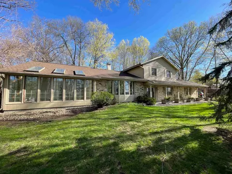 524 Woodward Dr, Madison, WI 53704