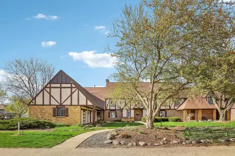 4 Golf Course Rd, Madison, WI 53704