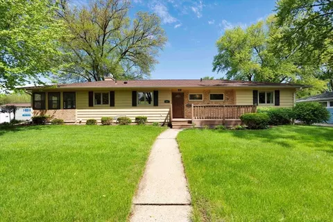 624 West St, Stoughton, WI 53589
