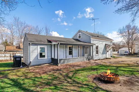 132 N George St, Whitewater, WI 53190