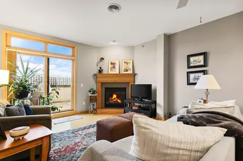 115 E Broadway #207, Madison, WI 53716