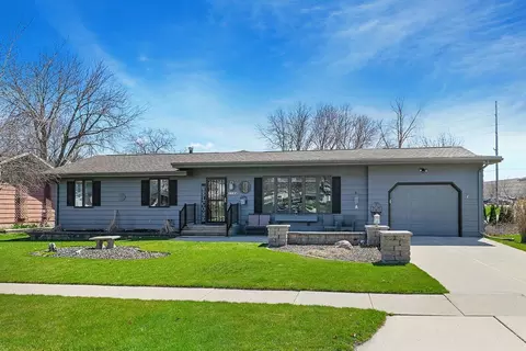 116 8th St, Waunakee, WI 53597
