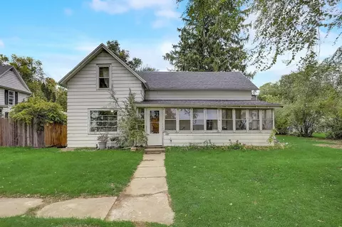 136 W Hillyer St, Oxford, WI 53952