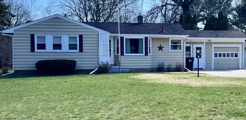2530 White Oaks Dr, Beloit, WI 53511
