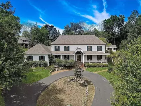 1165 Gray Fox Hollow Ct, Brookfield, WI 53045