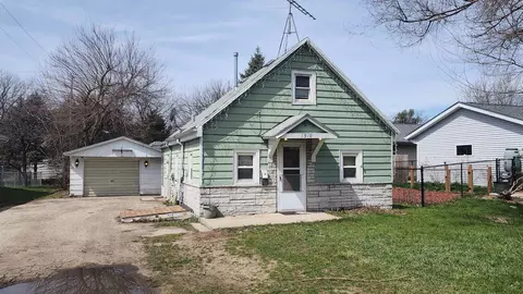 1910 S Osborne Ave, Janesville, WI 53546