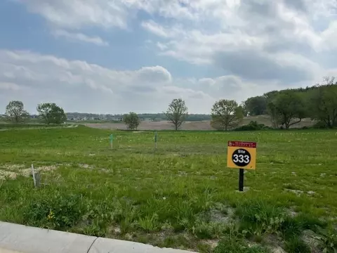 4920 Home Stretch Dr, Waunakee, WI 53597