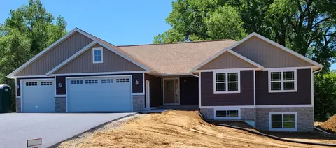 N7105 Songbird Trail, Pardeeville, WI 53954