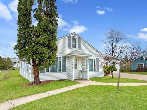 958 S 5th St, Prairie Du Chien, WI 53821