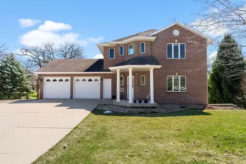 109 Robyn Rdg, Mount Horeb, WI 53572