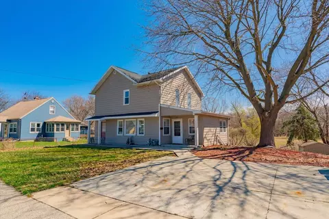 208 N Main St, Cottage Grove, WI 53527