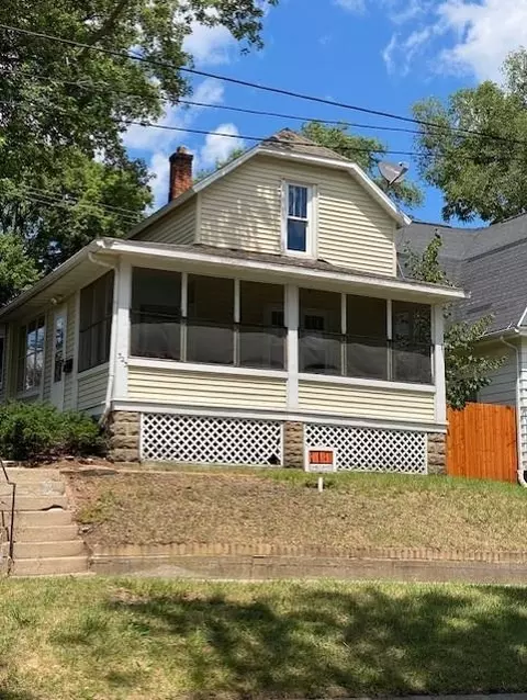 323 W Edgewater St, Portage, WI 53901