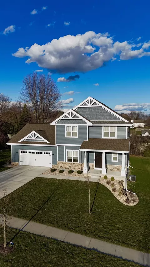 709 Maple Dr, Mount Horeb, WI 53572