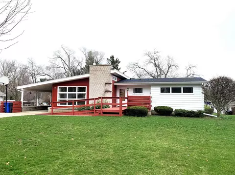 921 S Charles St, Columbus, WI 53925