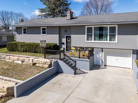 517 N Grove St, Reedsburg, WI 53959