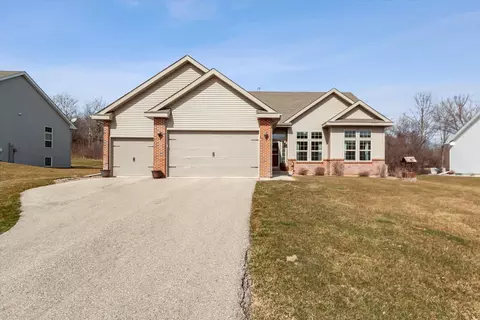 1013 E Superior Dr, Edgerton, WI 53534